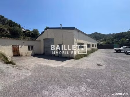 entrepôt 290 m² drap