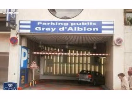 parking box gray d’albion galerie fleurie