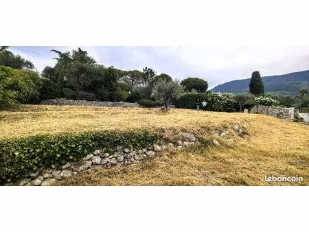 terrain 700 m² levens