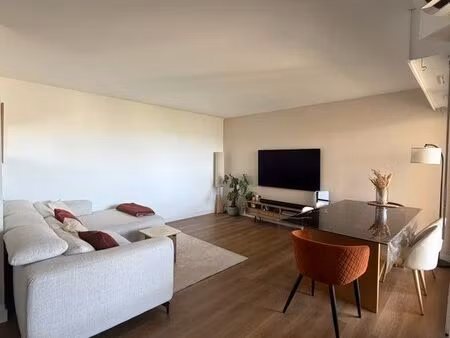 appartement 3 pièces rénové de 71 m² avec terrasse  vue dégagée  piscine et garages – nice