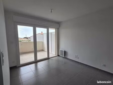 a louer - t2 de 41m2 avec terrasse - port de bouc (domaine castillon)