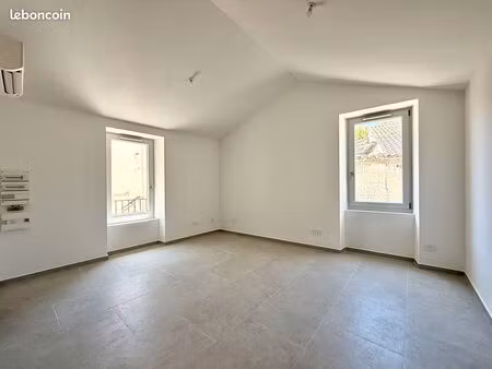 studio 1 pièce 28 m²