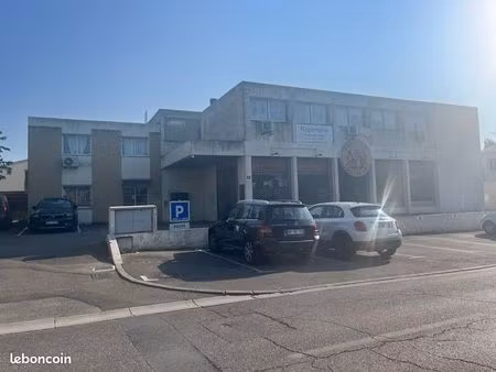 bureau de 33 m² à louer • venelles les logissons