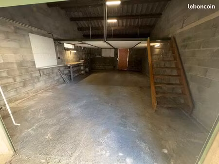 garage très spacieux   stockage de 40m2 + 25m2