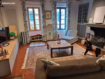 location t5 maison de village