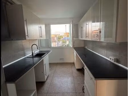t3 rénové avec balcon et ascenseur - vue dégagée