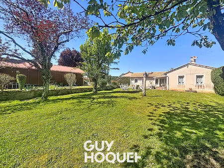 maison charbonnieres -141.20 m2 - joli terrain - dépendance