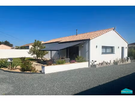 maison aux excellentes prestations  avec 3 chambres et garage double !
