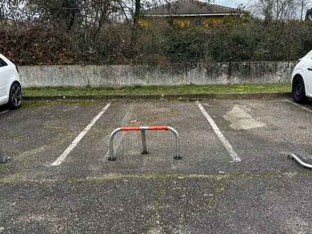place de parking avec arceau à louer dans la résidence ''le bélier''