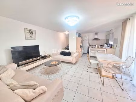 t4 recent - 80m² - 3 chambres - balcon - garage
