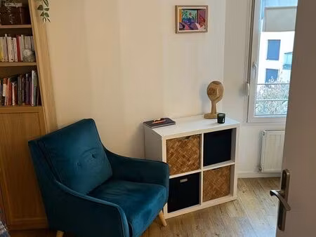 bureau dans cabinet thérapeutique