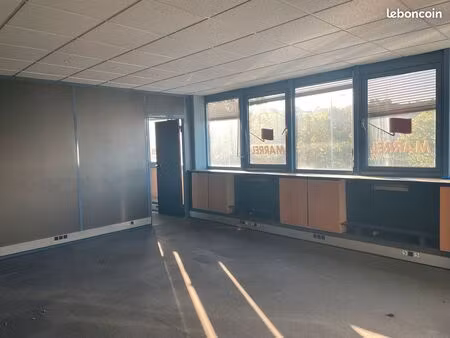 bureau 330 m² + parking