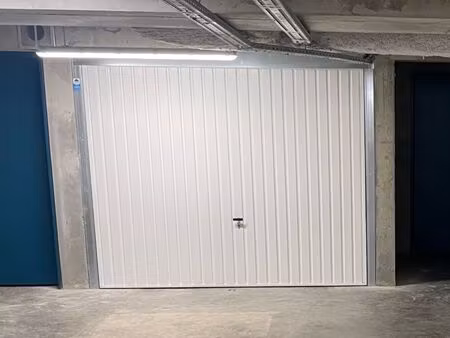 garage fermé très récent entre debourg et jean jaurès