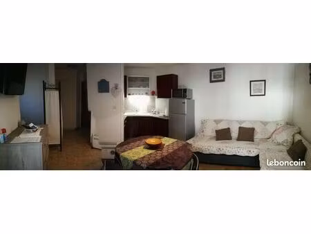 appartement en rdc à 350m du centre et plages   avec chambre  terrasse  place parking en t