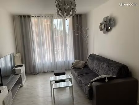 f2 lumineux tout équipé – 8 min plage – proche campus (bail étudiant 9 mois)