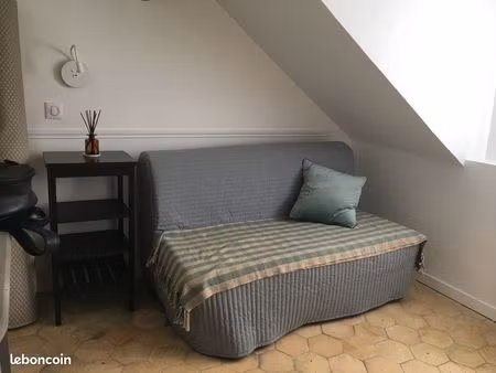petit studio meublé - paris marais - à louer tout le mois d'aout uniqument