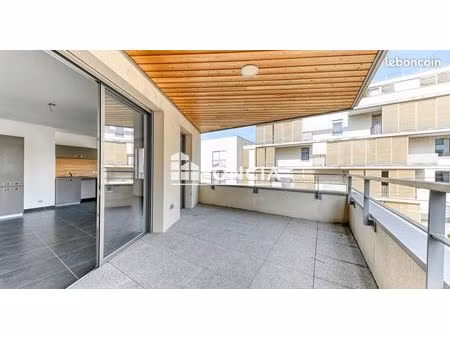 villeurbanne- t3 avec terrasse et son garage