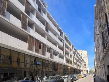 grand t3 de 69m2 traversant avec 2 terrasses. vauban/ palais de justice. 325k résidence ré