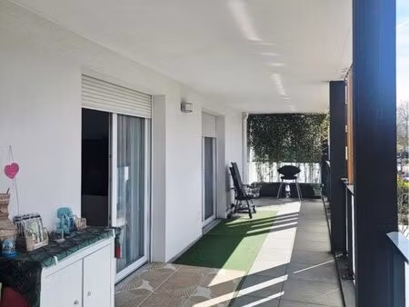 apparemment avec terrasse et garage