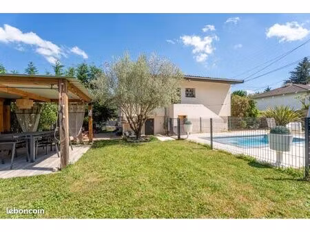 maison avec piscine calme absolu