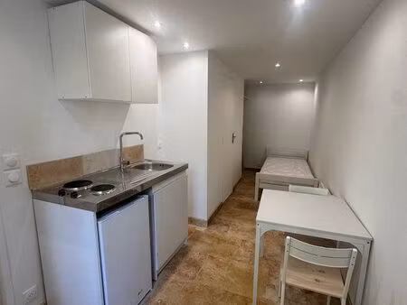 location studio meublé