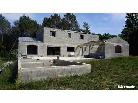 maison 205m² à finir + terrain 1600m²