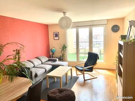 très beau t4 en duplex avec terrasse et loggia