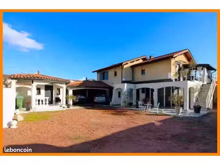 propriété 10 pièces 205 m²