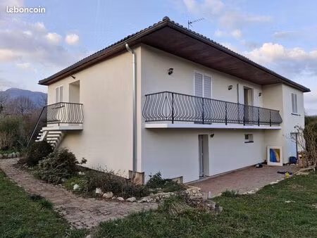 rare à la vente  maison individuelle au coeur de cessy