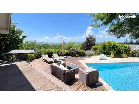 villa au calme avec vue exceptionnelle