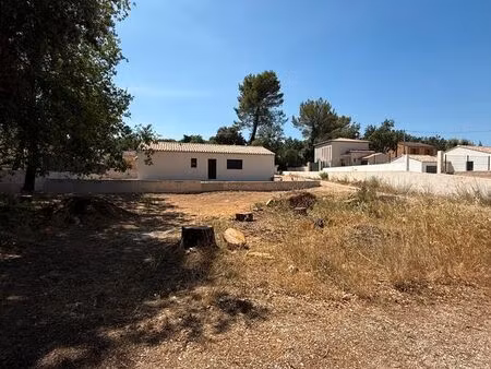 terrain constructible 854m²