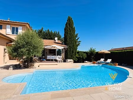 maison 9 pièces 243 m²