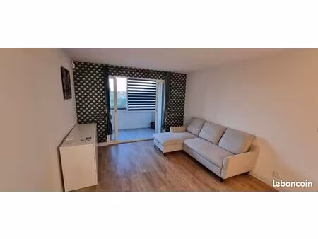 fréjus – appartement 2 pièces avec balcon  loggia  cave et parking – proche mer et commerc