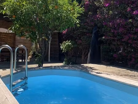 petite maison 2 pièces — jardin  piscine  sans vis-à-vis — hyères
