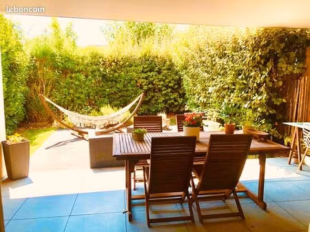 t2 exposition sud avec jardin  terrasse  garage et piscine