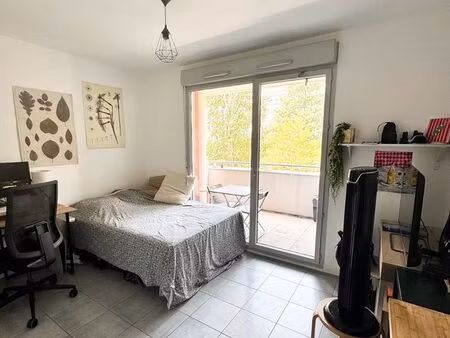 studio meublé avec balcon – lyon 7