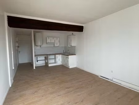 studio refait à neuf hyper centre château thierry