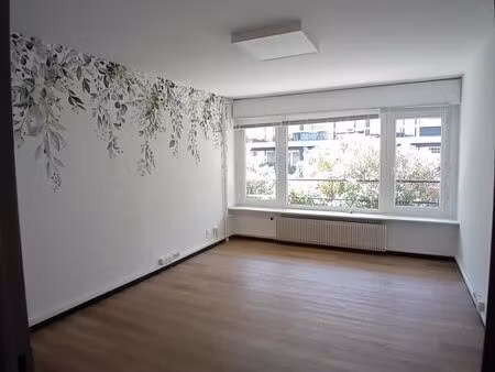 local 70 m²