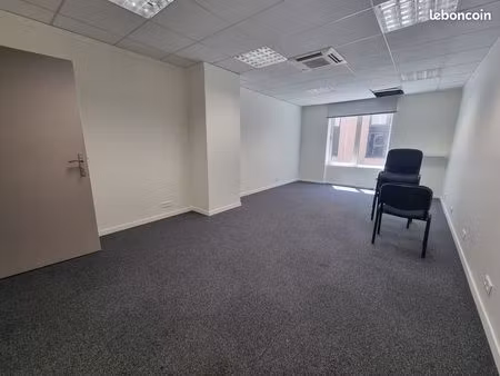 bureaux 26m²  lumineux  spacieux  idéalement situé avec places de parking - parc du chêne