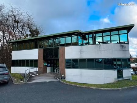 bureau 60 m² cloisonné à louer - lissieu (69380) - sans frais d'agence - parking inclus