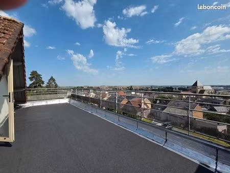 magnifique triplex avec une vue exceptionnelle une terrain et trois places de parking priv
