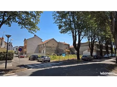 terrain 100m2 vichy hopital/gare avec maison