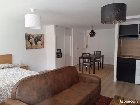 grand studio neuf meublé sur cour