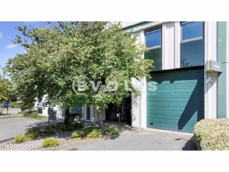local bureaux 612 m²