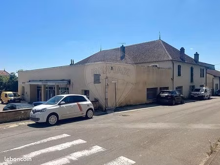 lot de 3 appartements / marnay