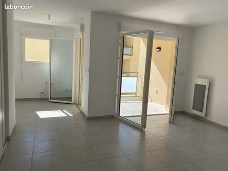 loue t2 la destrousse proche de toute commodité