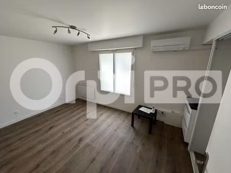 bureau 70 m²