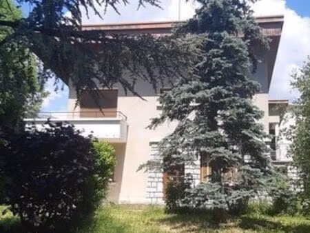 belle maison avec 2 appartements