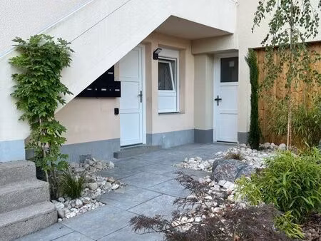 appartement au rez-de-chaussé refait à neuf avec terrasse