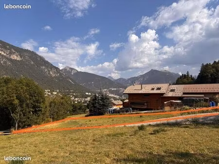 terrain viabilisé - 800m² - briançon